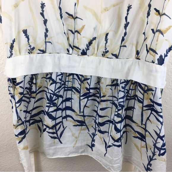 BCBGMaxAzria Women's Silk Blend Wrap Short Sleeve Blouse Beige Floral Print XS - Picture 6 of 16